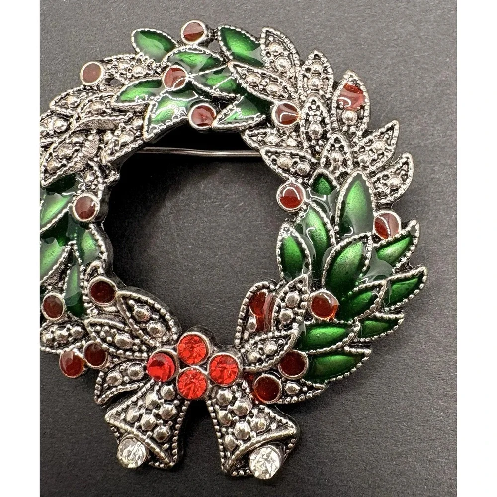 Vintage Kenneth Cole KC Christmas Wreath Brooch Green Enamel Red Rhinestone